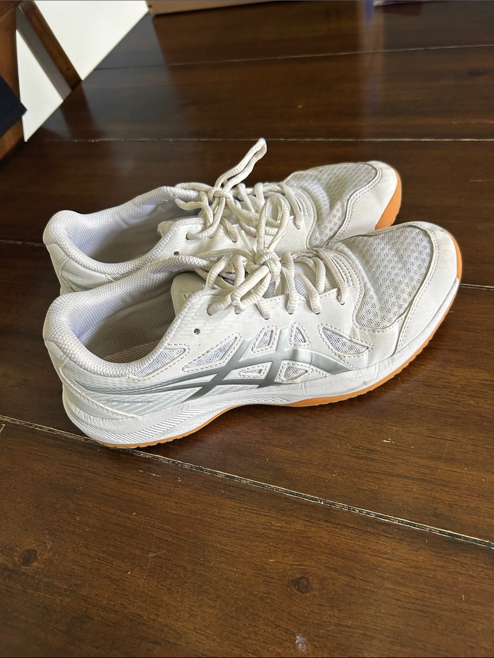 Asics White Athletic Sneakers with Gum Outsole Women’s Size 9 Volleyball - Used
